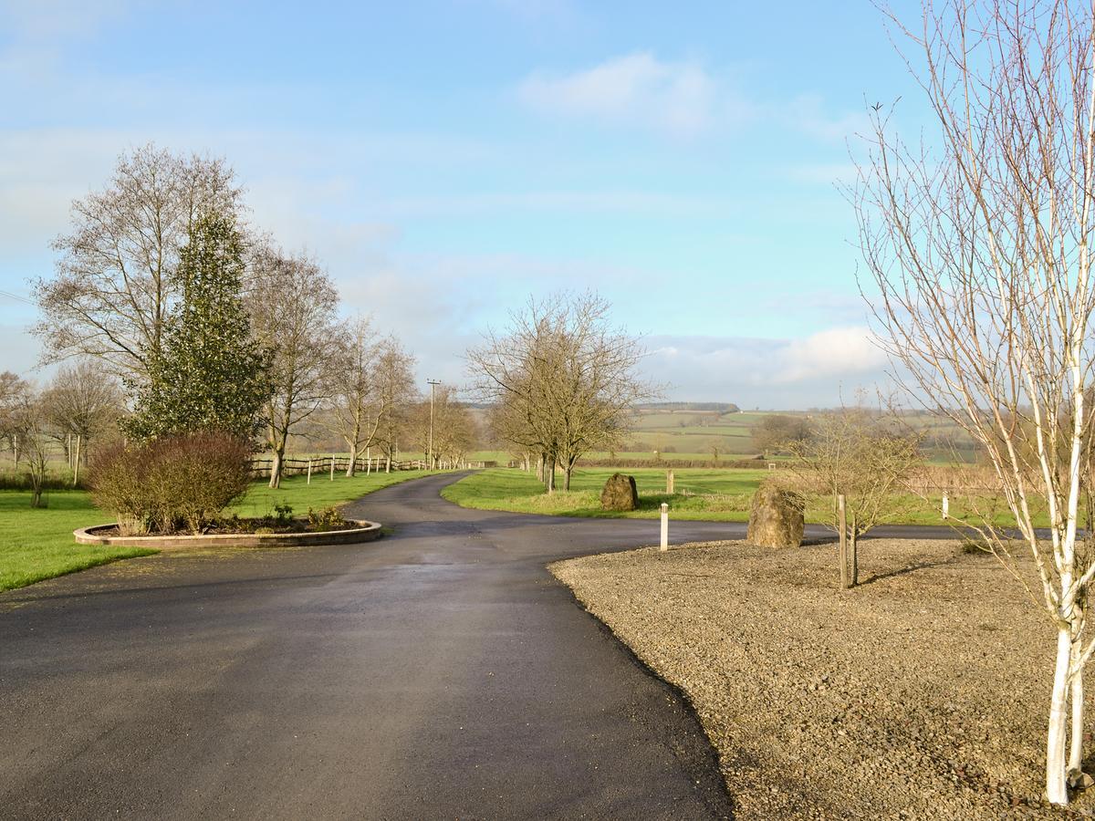 Stonehenge Villa Bruton Exterior foto